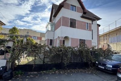 Vila solida, D+P+ Et 1 +  M, Ultracentral- Bulevard - 2