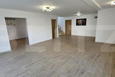 Casa de vanzare, 4 camere, 204 mp, zona Dacia Service
