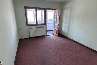 Apartament cu 3 camere semidecomandat în Podu Roș - 2