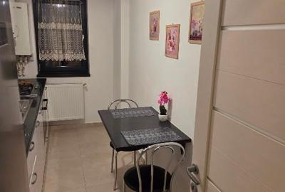 Apartament cu 2 camere decomandat în Baza 3 - 5