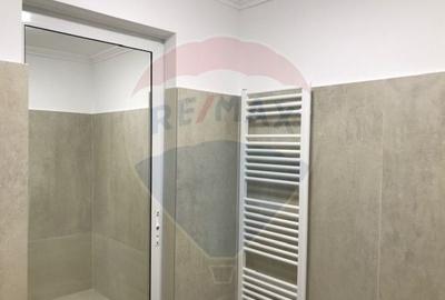 Spațiu comercial, de 50 mp, în Central