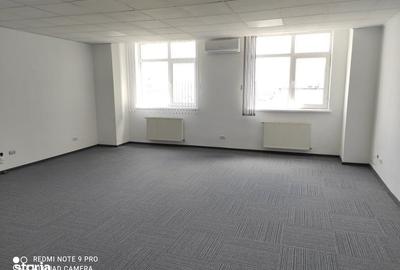 Spațiu comercial, de 155 mp, în Central - 4