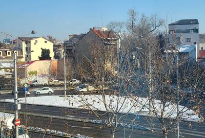 Apartament cu 3 camere semidecomandat în Ultracentral