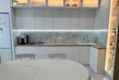 Apartament cu 3 camere decomandat în Băneasa