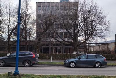 Spațiu comercial, de 3,000 mp, în Central - 4