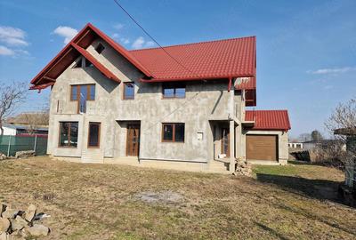 Casă cu Teren 16 Mp în Central - 7