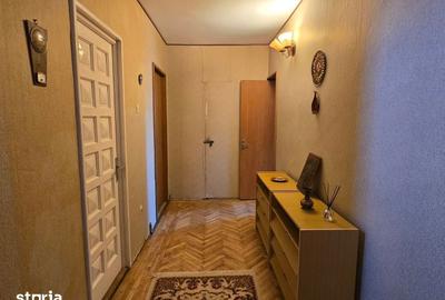 Casă cu 6 camere cu Teren 1632 Mp în Albești - 8