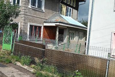 Casă cu 6 camere cu Teren 650 Mp în Central - 1