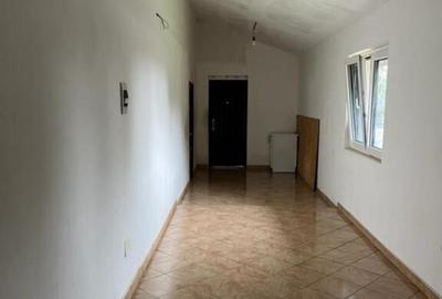 Casa de vanzare, cu 3 camere, 80 mp, 900 mp teren, Siret - 6
