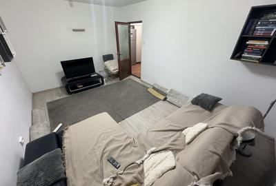 Apartament cu 2 camere decomandat, mobilat în Casa de Cultură