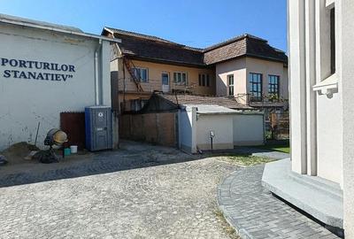 Casă cu 8 camere cu Teren 350 Mp în Ultracentral - 1