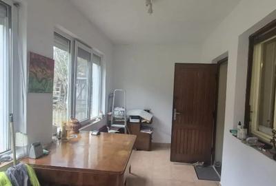 Casă cu 4 camere în Central - 2