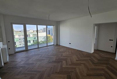 Apartament cu 3 camere semidecomandat în Central - 1