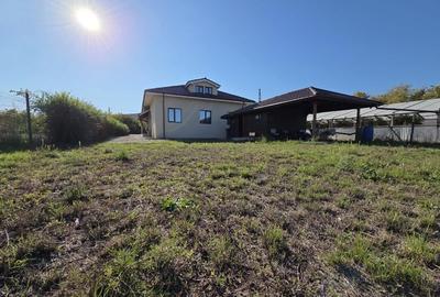 Casă cu 4 camere cu Teren 2000 Mp în Central