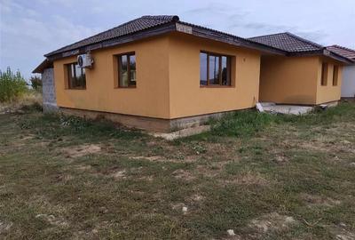 Casă individuală cu 4 camere în Oșorhei