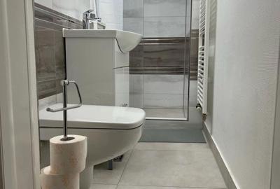 Apartament cu 3 camere semidecomandat în Central - 1