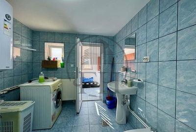 Casă cu 4 camere cu Teren 895 Mp în Corbu - 2