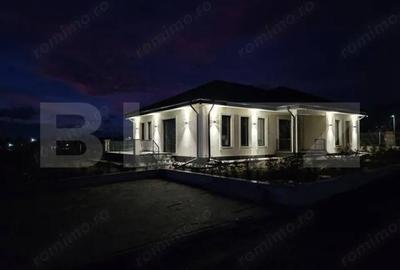 Casă cu 3 camere cu Teren 540 Mp în Salcea