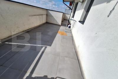 Apartament cu 3 camere semidecomandat în Girocului