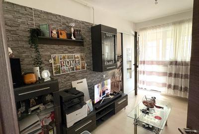 Apartament cu 2 camere semidecomandat, mobilat în Metalurgiei
