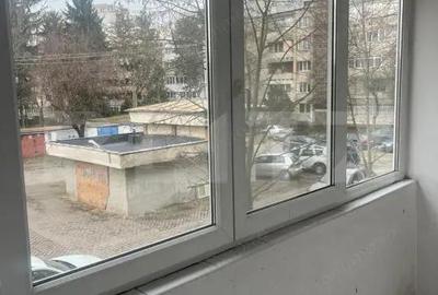 Apartament cu 3 camere semidecomandat în Central - 3