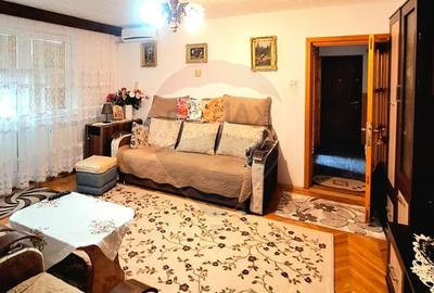 Apartament cu 3 camere de vanzare in zona Micro 5 - 2