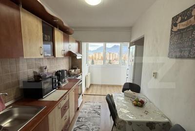 Apartament cu 3 camere decomandat în Astra