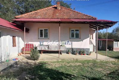 Casa situata in Bumbesti Pitic - Carligei - 1