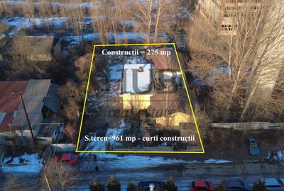 Casă individuală cu 8 camere cu Canalizare în Periferie