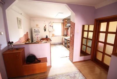 Apartament cu 4 camere decomandat, mobilat în Micro 20 - 2