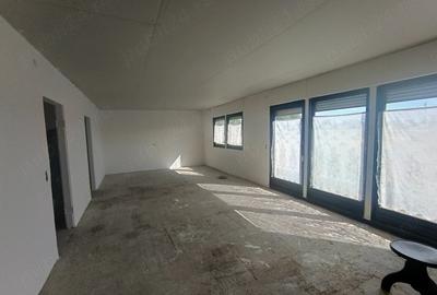 Casă cu Teren 296 Mp în Central - 1