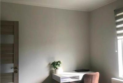 Apartament cu 3 camere decomandat în 7 Noiembrie - 9