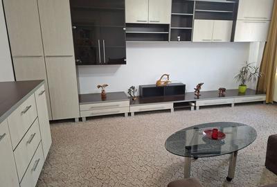 Apartament cu 2 camere decomandat, mobilat în Exterior Vest