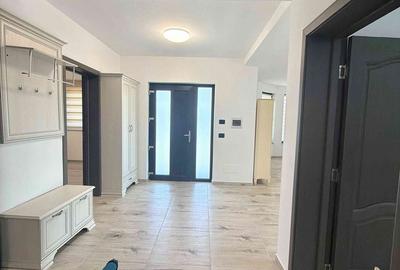 Casă cu 3 camere cu Teren 500 Mp în Letea Veche