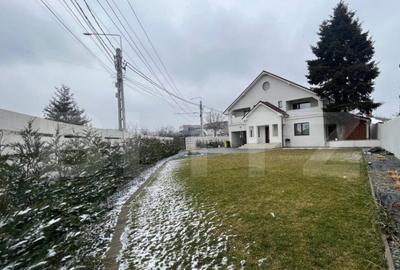 Casă cu 5 camere cu Teren 692 Mp în Central