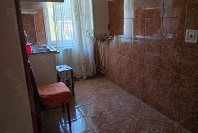 Apartament cu 3 camere semidecomandat în Central - 1