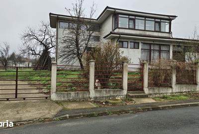 Casă cu Teren 1856 Mp în Central - 18