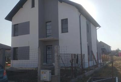 Vila situata in Lazu - 3