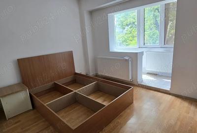 De vanzare Apartament spa?ios, 3 camere, 80 mp, - 7
