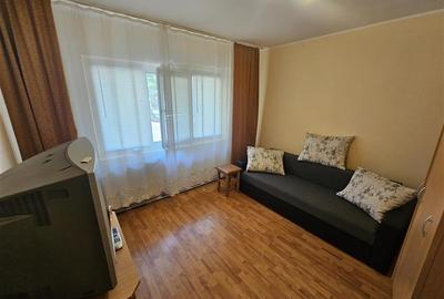 Apartament cu 3 camere decomandat, mobilat în Micro IV - 4