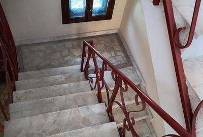 De Vanzare Casa 5 Camere, Anexa, Garaj, Curte - Parcul Carol - 2