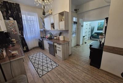 Apartament cu 5 camere decomandat în Central - 8