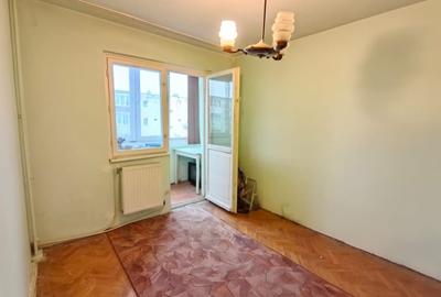Apartament cu 3 camere - etaj 3-intermediar-Piata Doina-Sagului - 1
