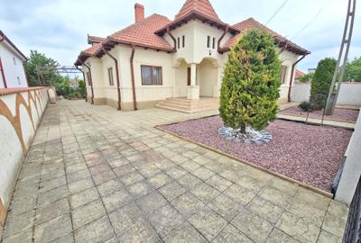 Casă elegantă complet renovată, 4 camere, 2 corpuri – Kogălniceanu