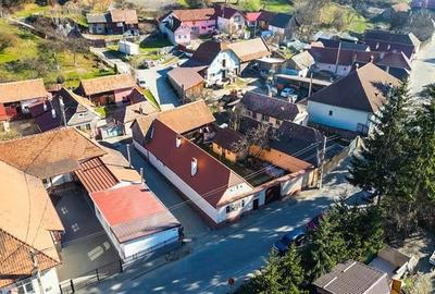 Resedinta traditionala saseasca restaurata, situata in inima localitatii - FILM! - 33