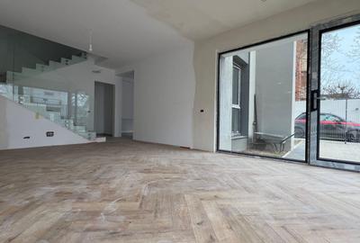 Apartament cu 4 camere decomandat în Băneasa - 2