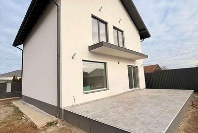 Casă cu 4 camere în Noua - 13