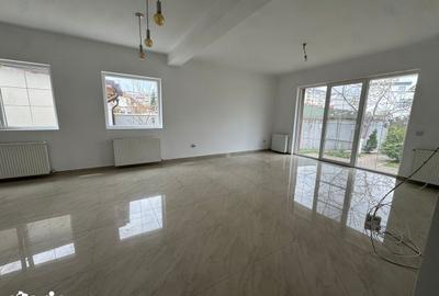 Casă cu Teren 400 Mp în Central