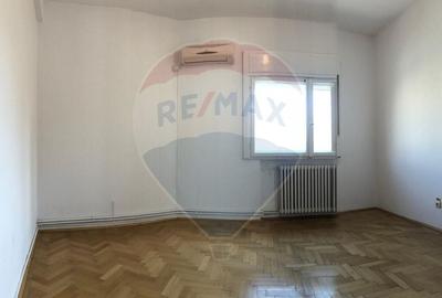 Apartament cu 4 camere nemobilat in P-ta Victoriei langa Orange - 15