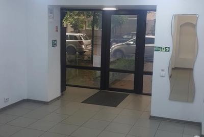 Spațiu comercial, de 32 mp, în Central - 3